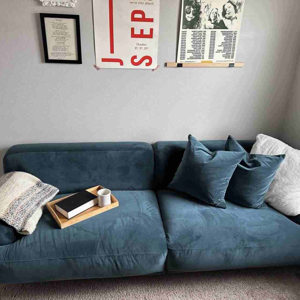 Small Couches for Small Spaces 